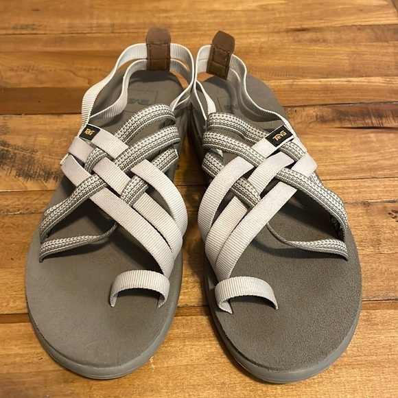 TEVA Sandals Size 9 - Picture 1 of 9